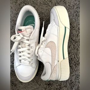Nike Court Legacy Lift US 7.5 White/Green Slightly worn